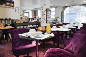 Daily buffet breakfast (EUR 15 per person) - Hotel Soft (Paris)