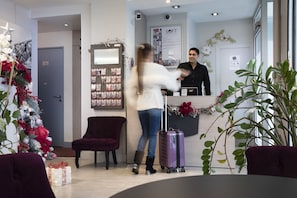 Reception hall - Hotel Soft (Paris)