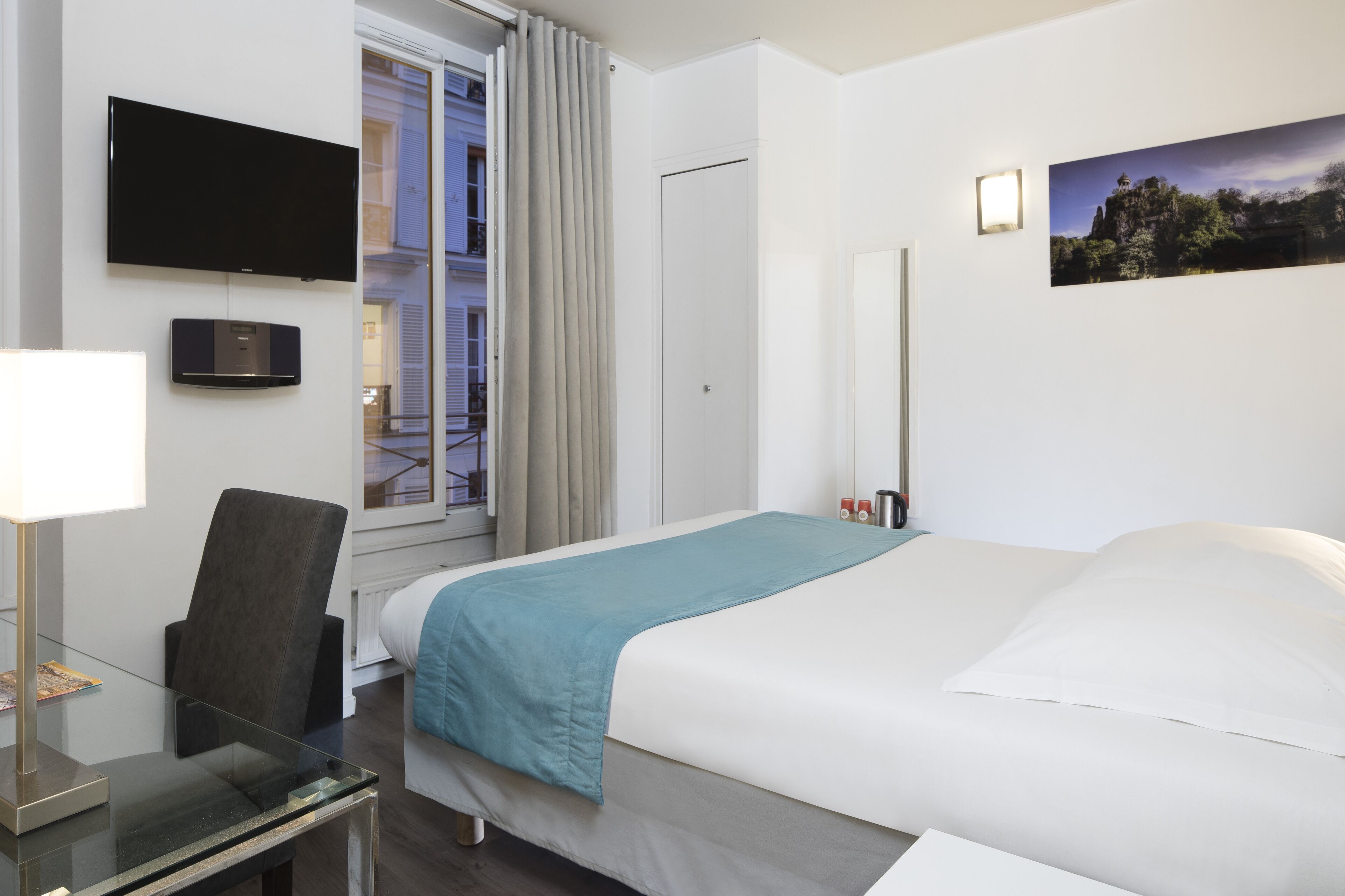 Egyptian cotton sheets, premium bedding, Select Comfort beds, minibar