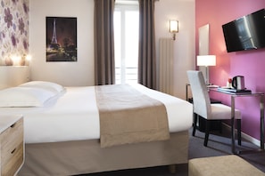 Superior Double Room | Egyptian cotton sheets, premium bedding, Select Comfort beds, minibar - Hotel Soft (Paris)