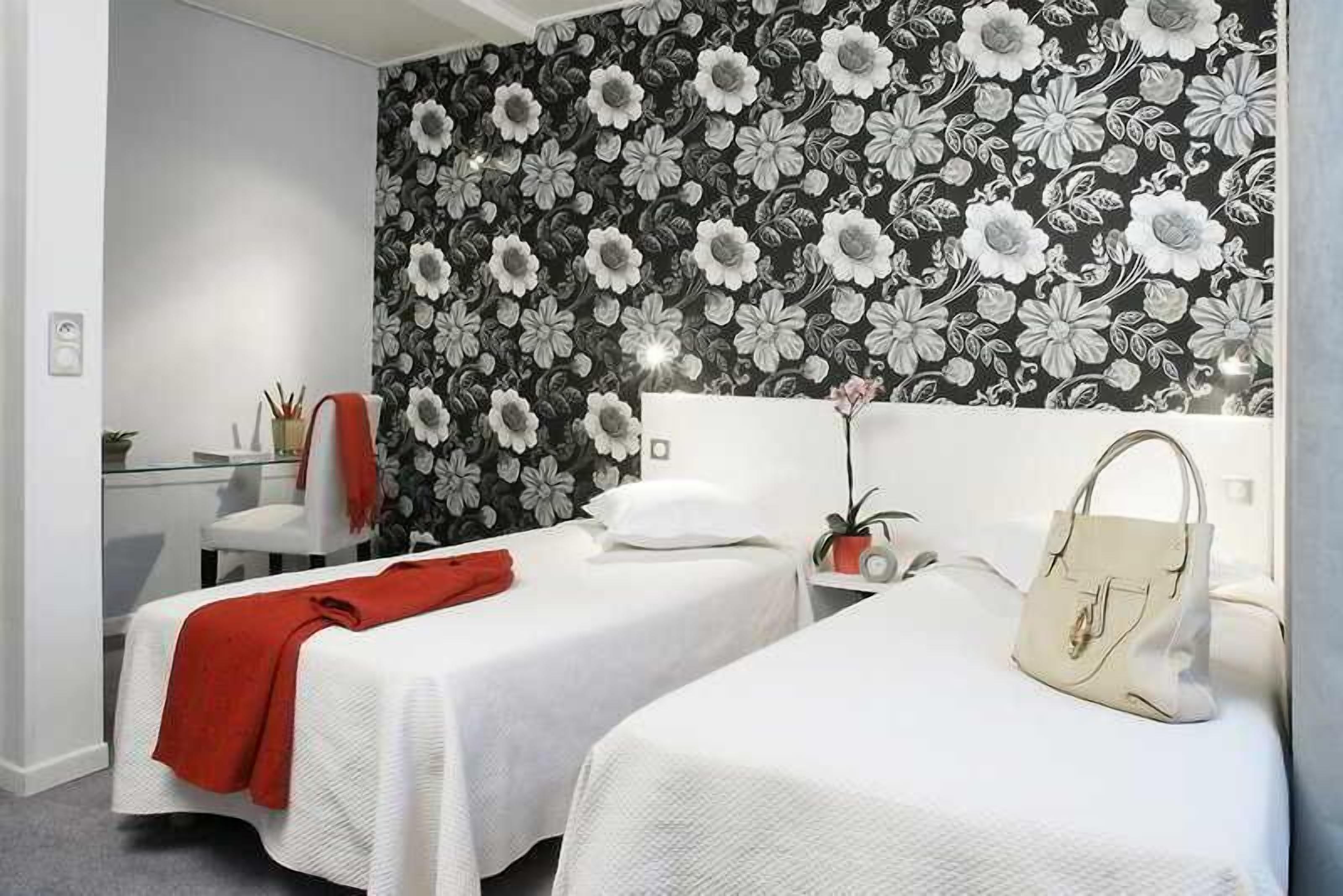 Egyptian cotton sheets, premium bedding, Select Comfort beds, minibar