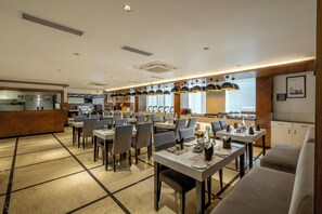 Breakfast, lunch and dinner served - Citrine Hotel (Bengaluru)