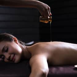 Soins corporels, soins d'aromathérapie, massages suédois, massages thaïs