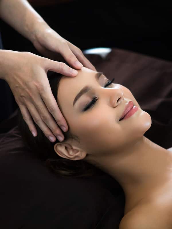 Soins corporels, soins d'aromathérapie, massages suédois, massages thaïs