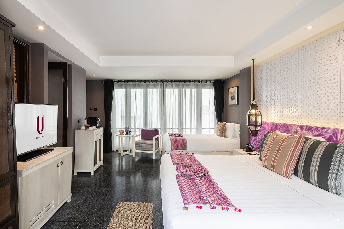 Deluxe Triple with Bathtub | Minibar, caja fuerte, escritorio y cortinas opacas