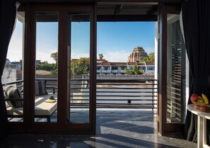 Deluxe with Bathtub | Balcony