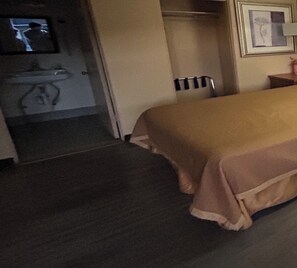 豪華客房, 2 張加大雙人床, 非吸煙房, 雪櫃和微波爐 | 獨特裝修、書桌、免費 Wi-Fi、床單