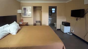 Deluxe Room, 1 King Bed, Non Smoking, Refrigerator & Microwave | Individually furnished, desk, free WiFi, bed sheets
