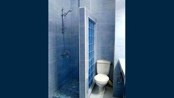 Badewanne und Dusche (separat), Handtücher