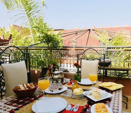 Desayuno completo incluido todos los días
