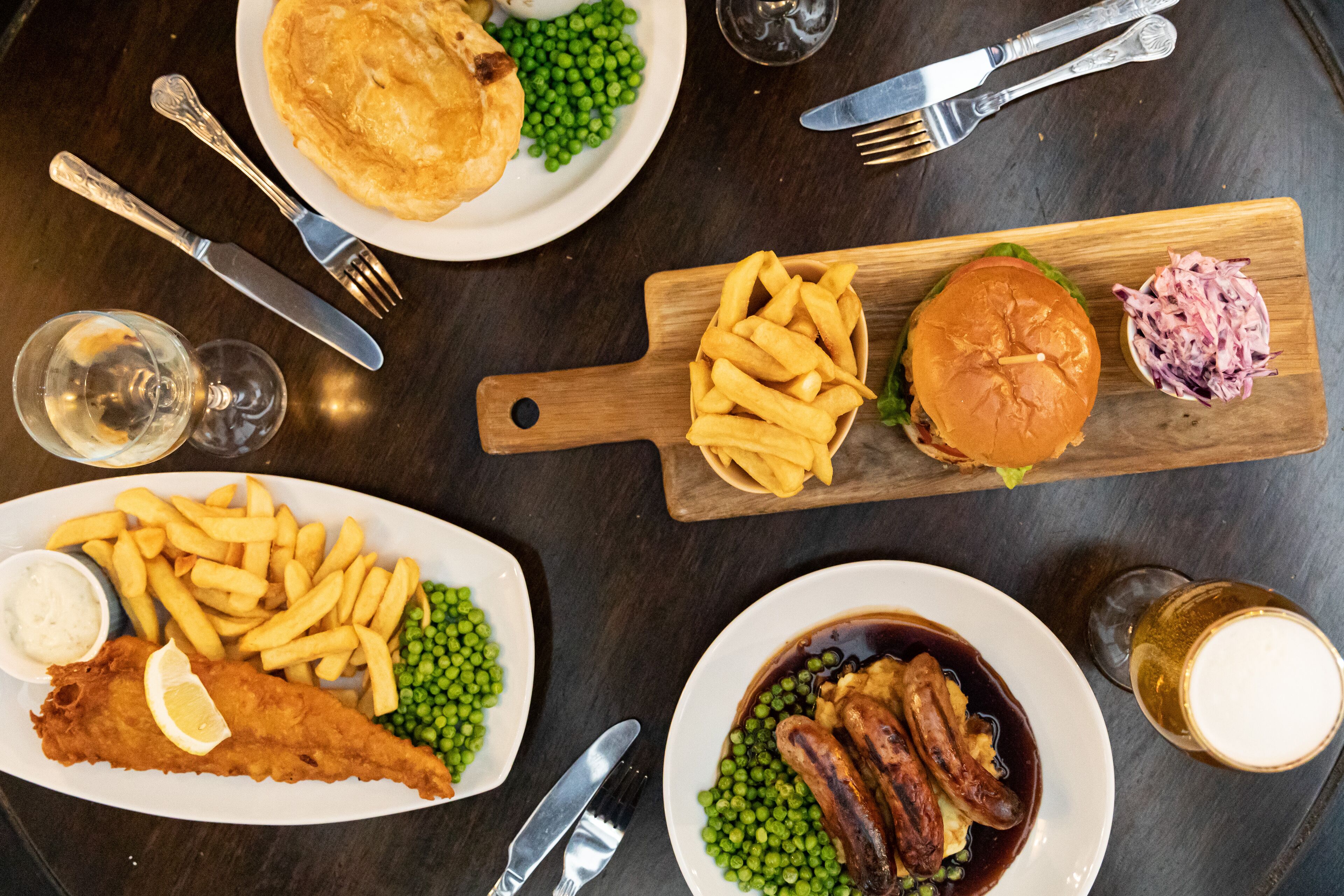 Café da manhã, almoço e jantar; culinária local 