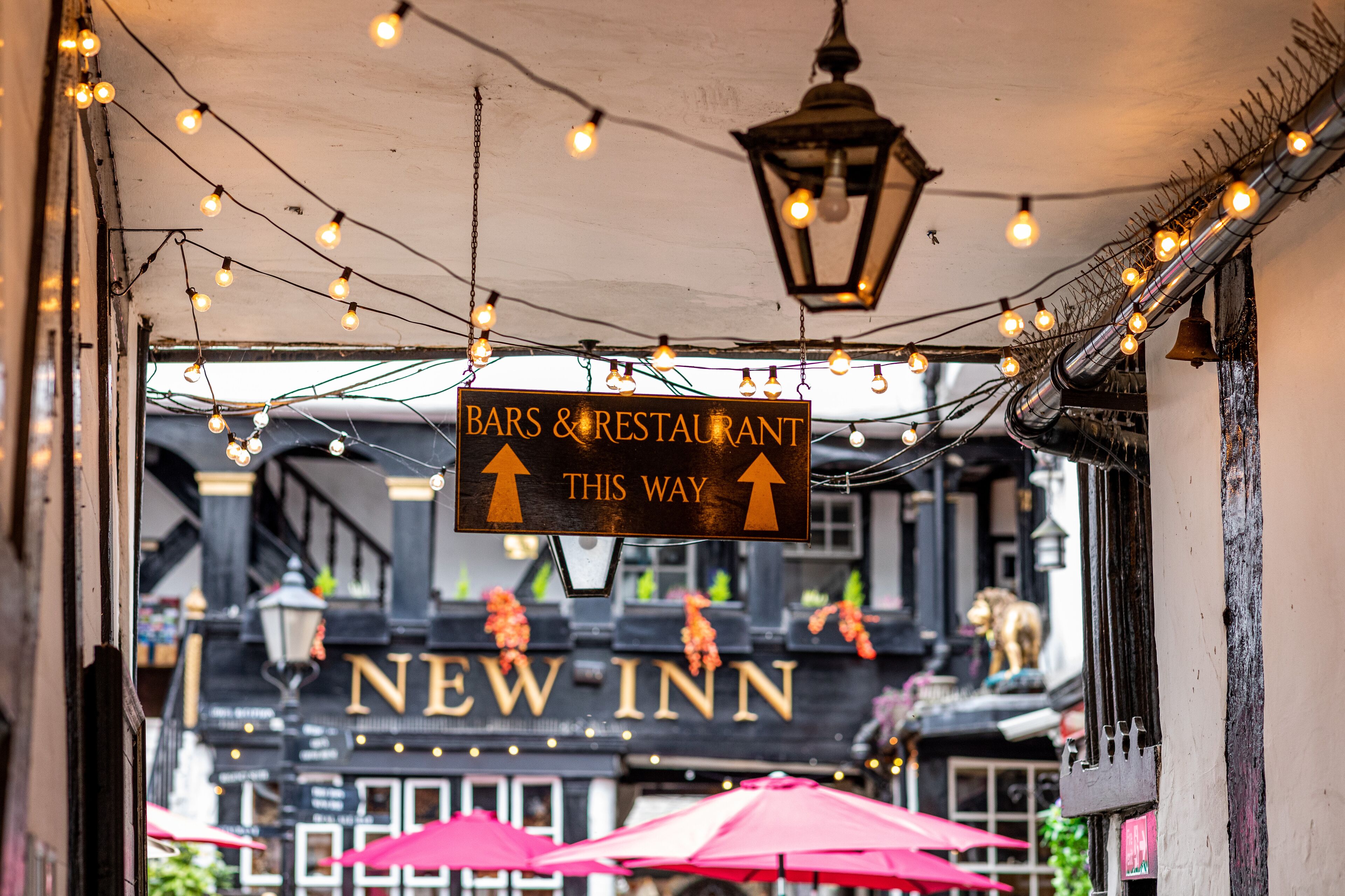 A sign for a bars and restaurant with a directional arrow pointing to the right, indicating the way to the establishment.