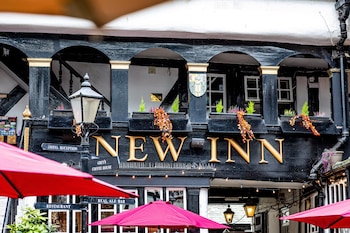 The New Inn by Roomsbooked