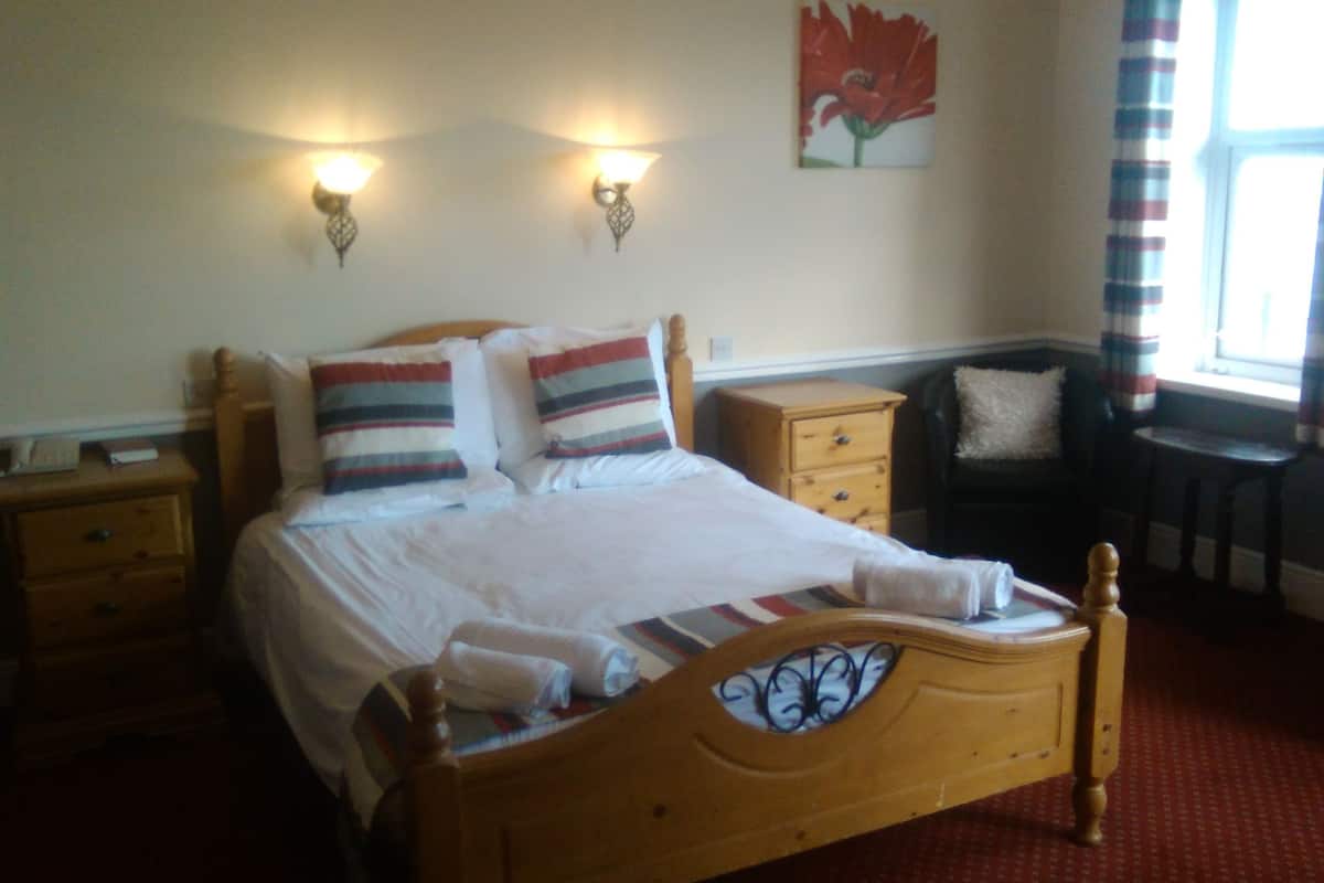 Suite, Sea View | Desk, iron/ironing board, cribs/infant beds