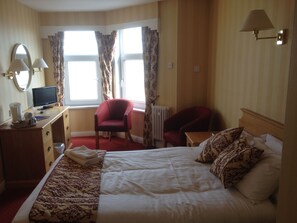 ダブルルーム | デスク、アイロン / アイロン台、ベビーベッド