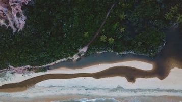 Una spiaggia nelle vicinanze, teli da spiaggia