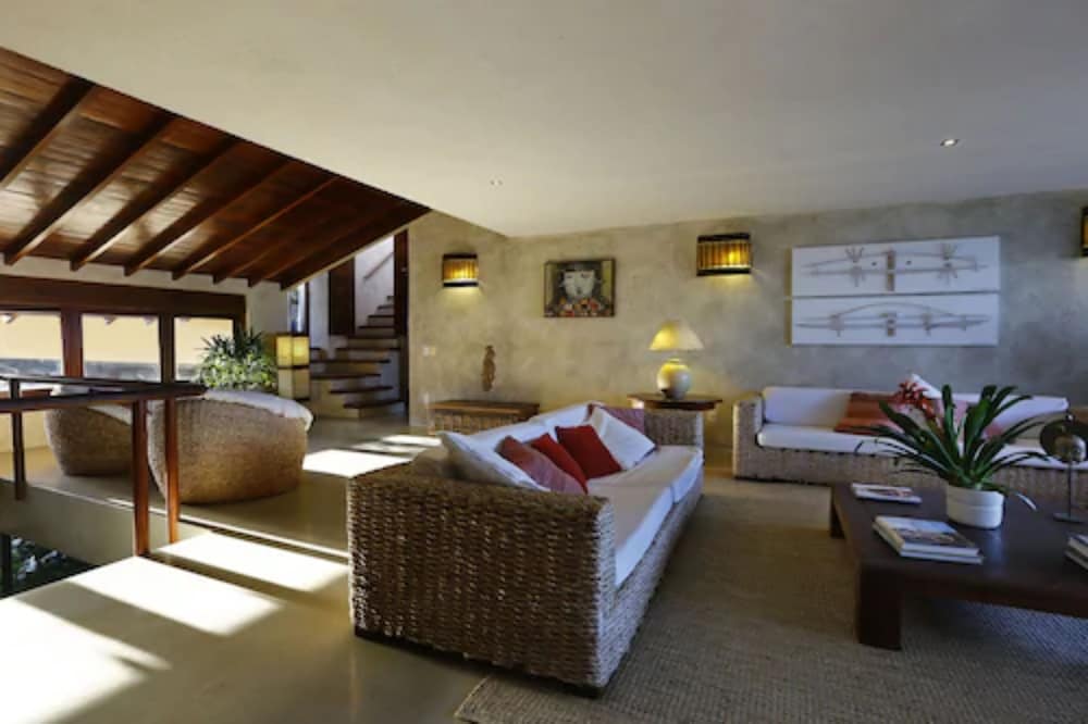 Maitei Hotel by null