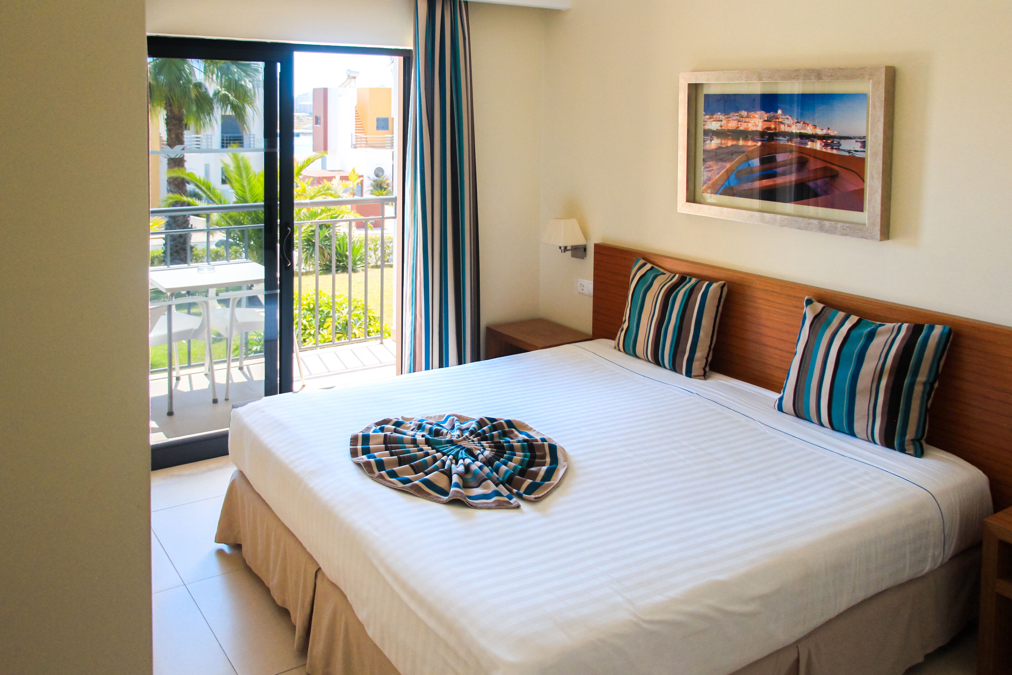 Coffres-forts dans les chambres, bureau