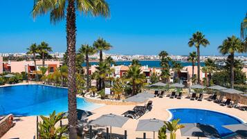 2 piscinas al aire libre, sombrillas, tumbonas