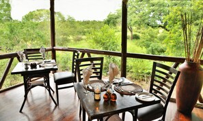 Breakfast, lunch and dinner served - Shishangeni Lodge, Kruger National Park (Nkomazi)