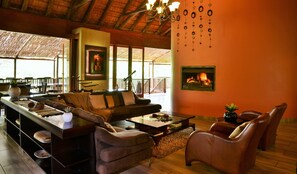 Lobby lounge - Shishangeni Lodge, Kruger National Park (Nkomazi)