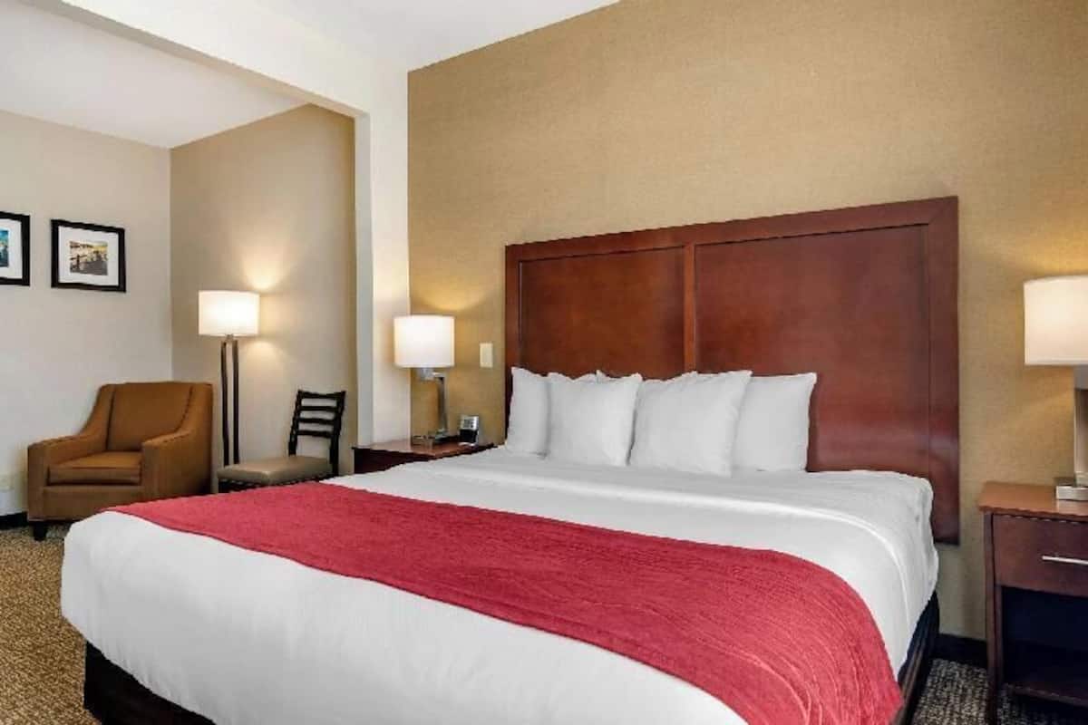 In-room safe, desk, laptop workspace, iron/ironing board