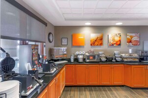 Café da manhã com buffet grátis todos os dias