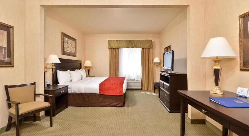 In-room safe, desk, laptop workspace, iron/ironing board