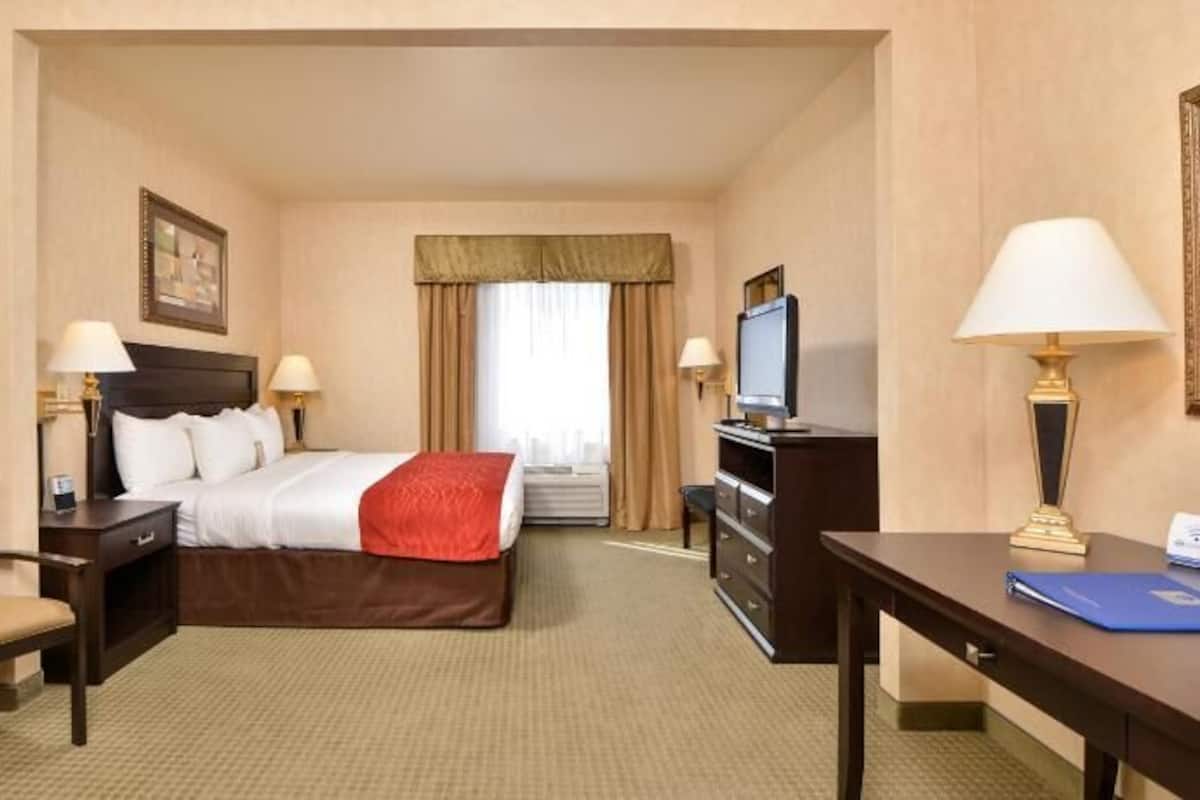 In-room safe, desk, laptop workspace, iron/ironing board