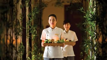 Sauna, hot tub, steam room, body treatments, aromatherapy