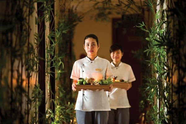 Sauna, hot tub, steam room, body treatments, aromatherapy