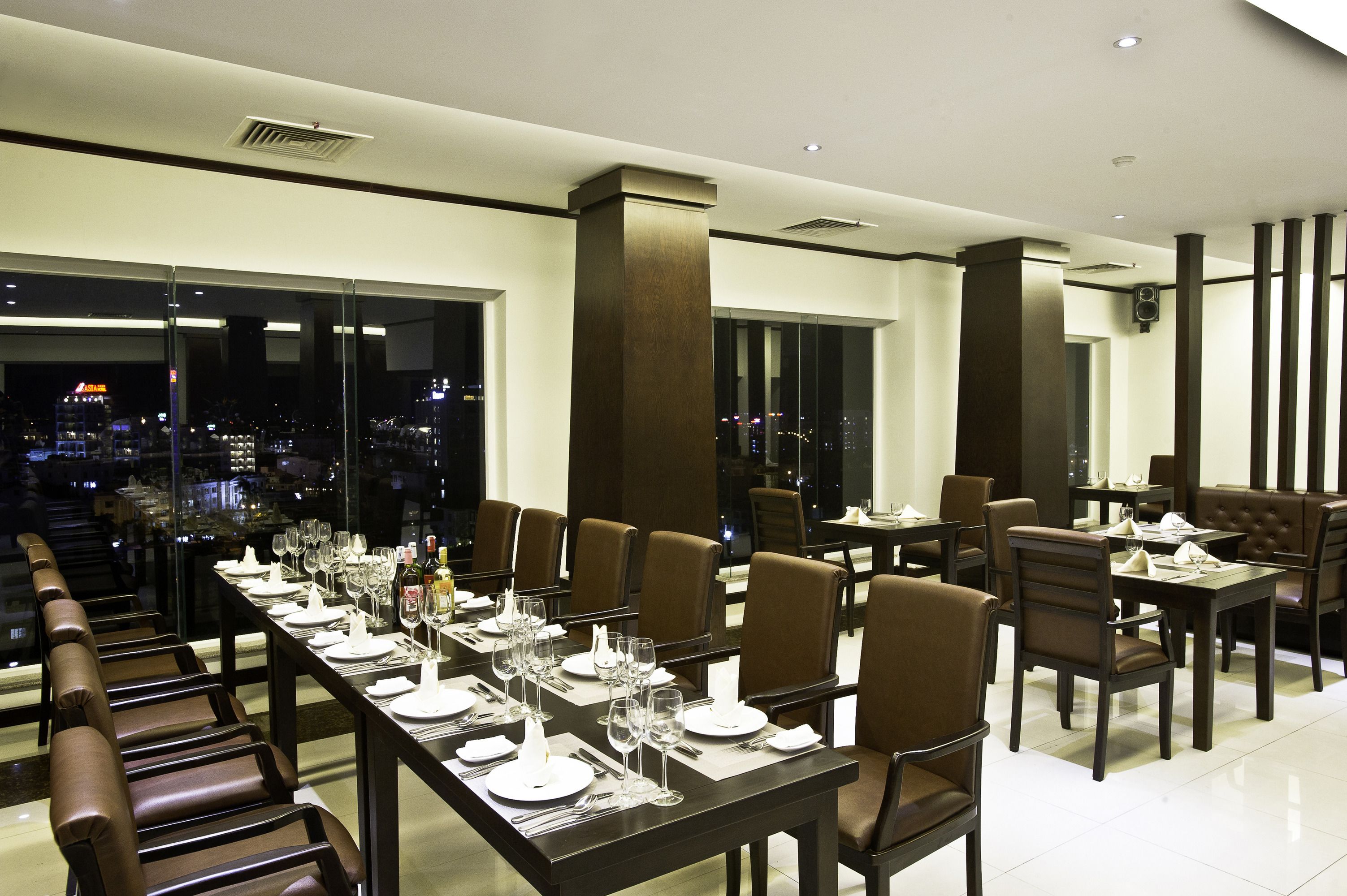 2 restaurants servant le petit déjeuner