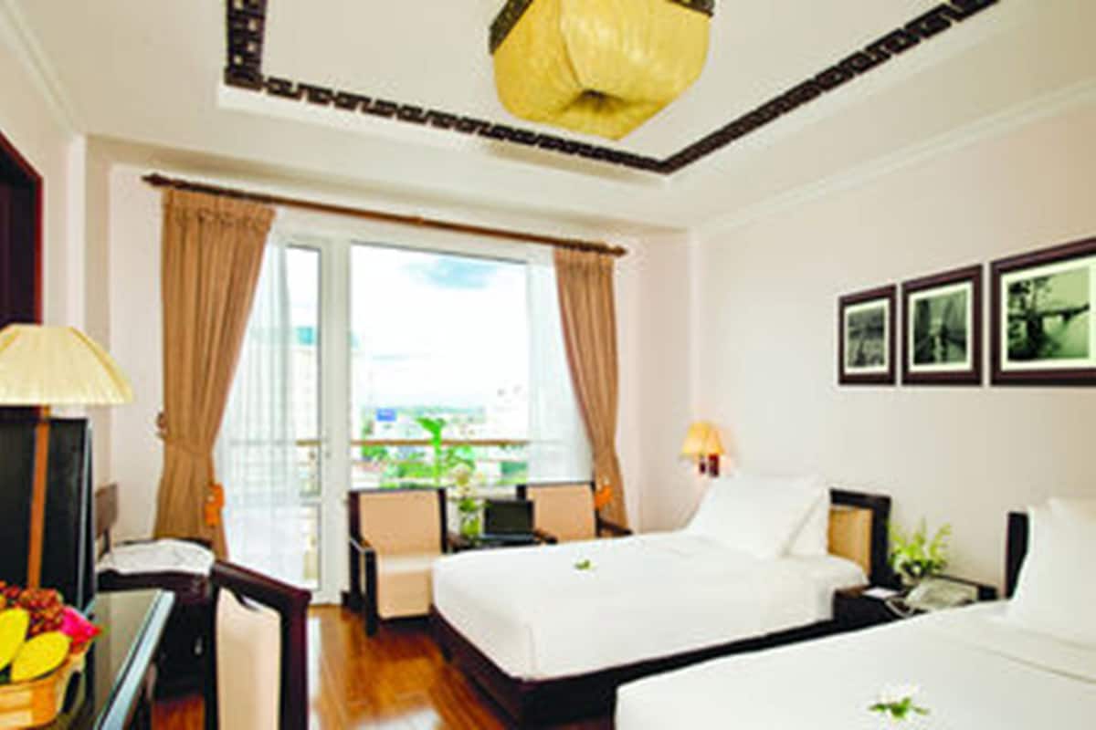 Deluxe Twin Room, Balcony | Minibar, in-room safe, desk, soundproofing