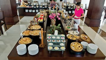 Daily buffet breakfast for a fee