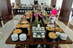 每日付費供應吃到飽自助式早餐