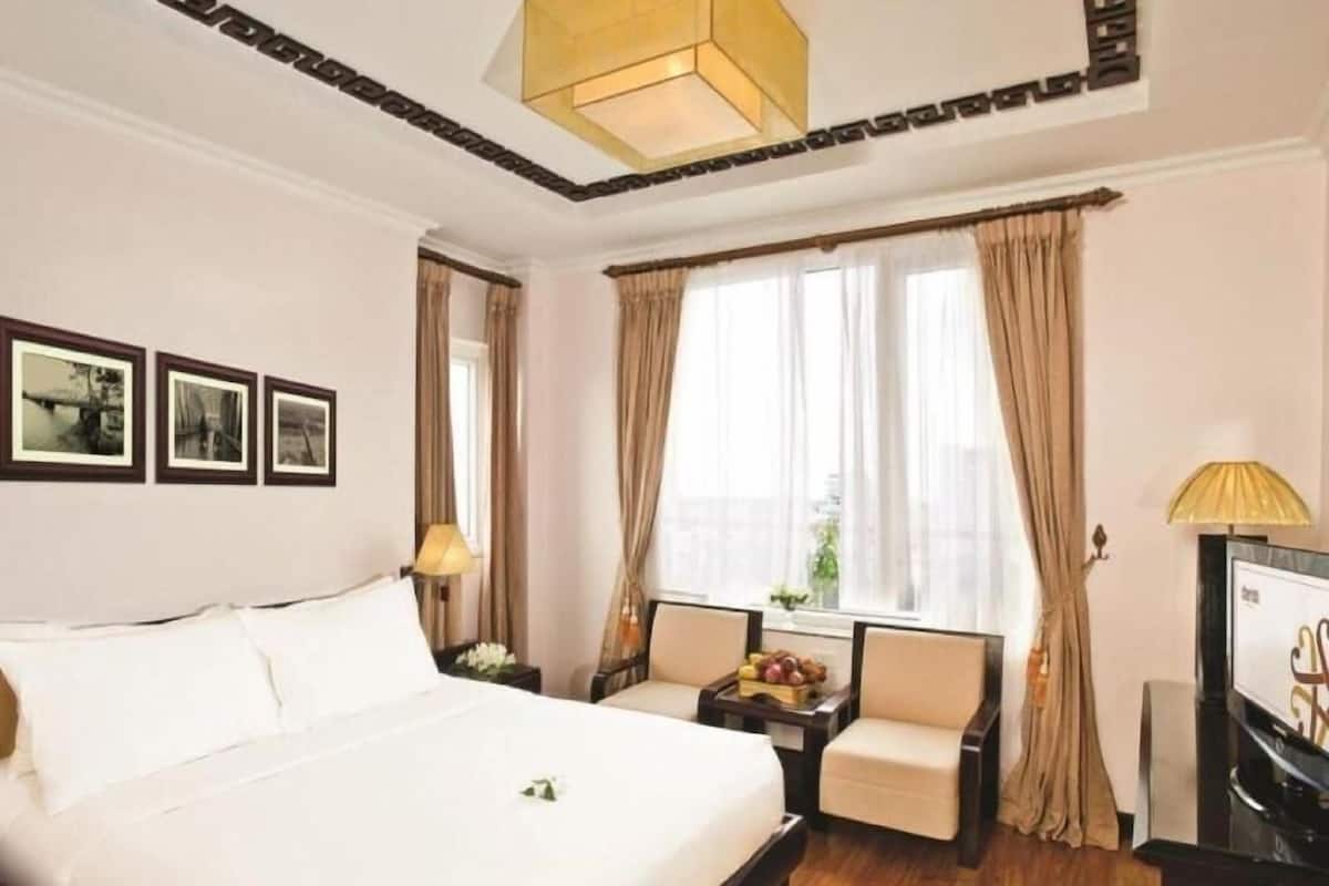 Minibar, in-room safe, desk, soundproofing