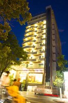 Depan hartanah - siang/malam