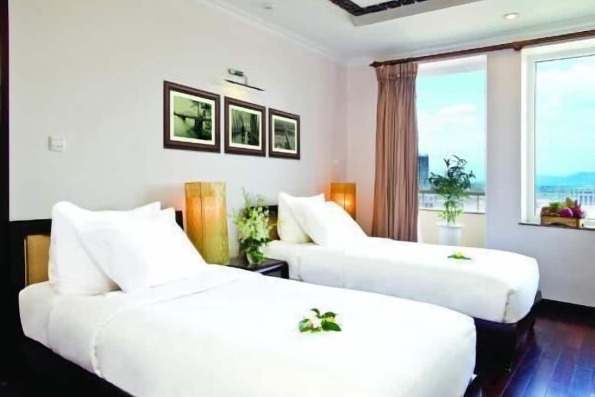 Minibar, in-room safe, desk, soundproofing