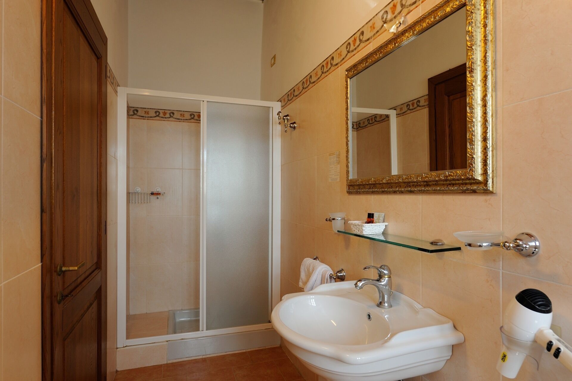 superior double room | bathroom | shower, free toiletries, hair dryer, bidet