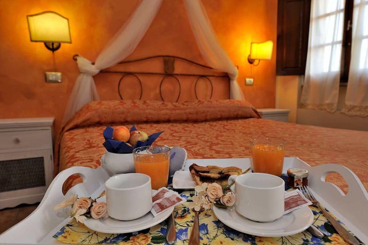 minibar, in-room safe, cots/infant beds, free wifi