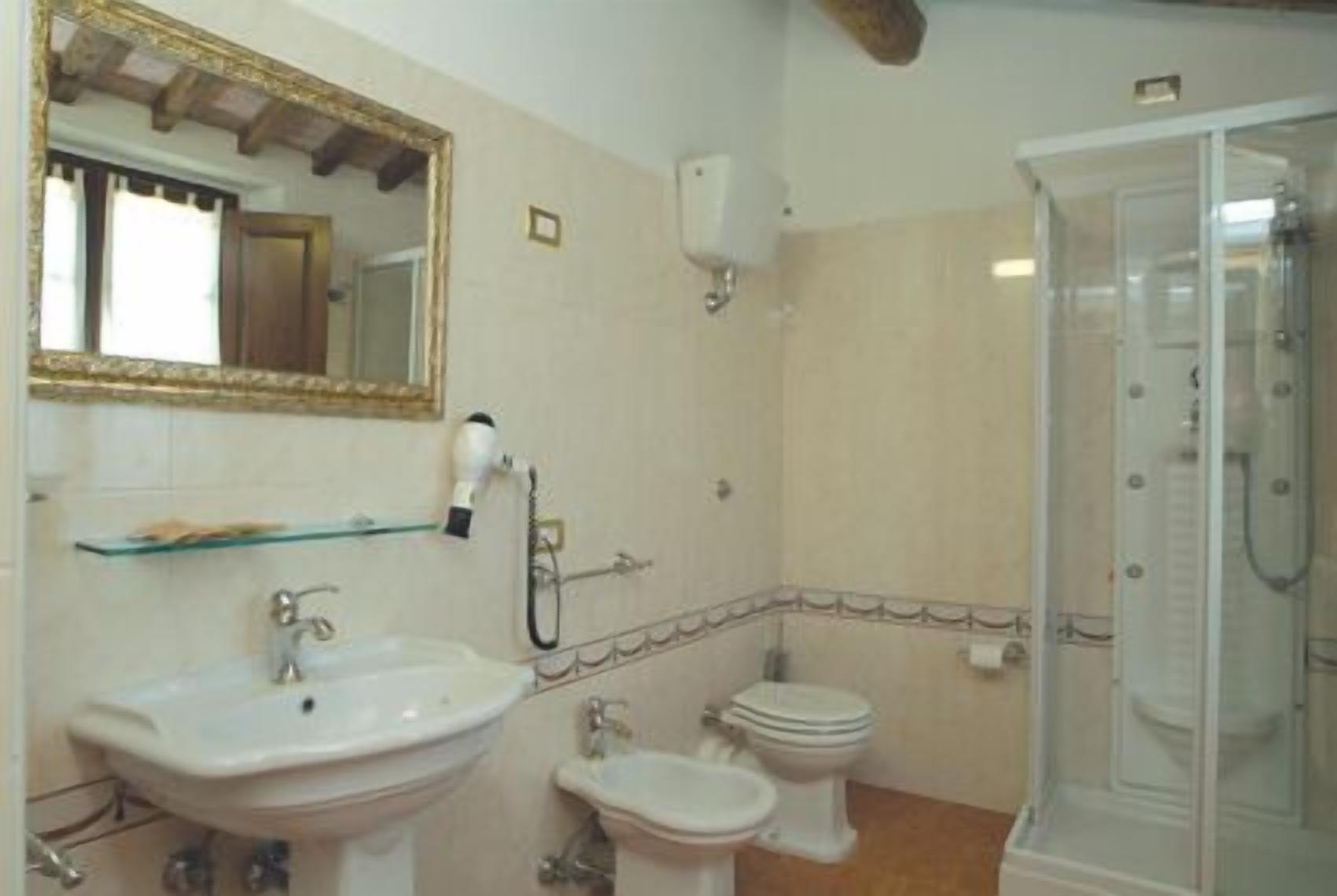 shower, free toiletries, hair dryer, bidet