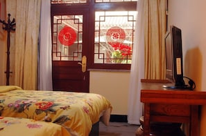Chambre avec lits jumeaux | Bureau, rideaux d’obscurcissement, accès au Wi-Fi (inclus)