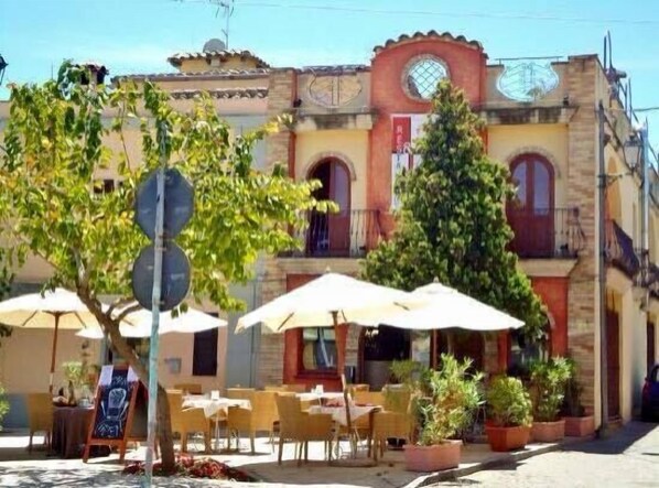 Vista frontal de la propiedad