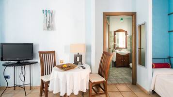 Minibar, in-room safe, individually decorated, individually furnished