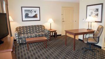 Yksiö, Yksi King-sänky, Savuton | Pillowtop-patjalliset sängyt, tallelokero huoneessa, pimennysverhot