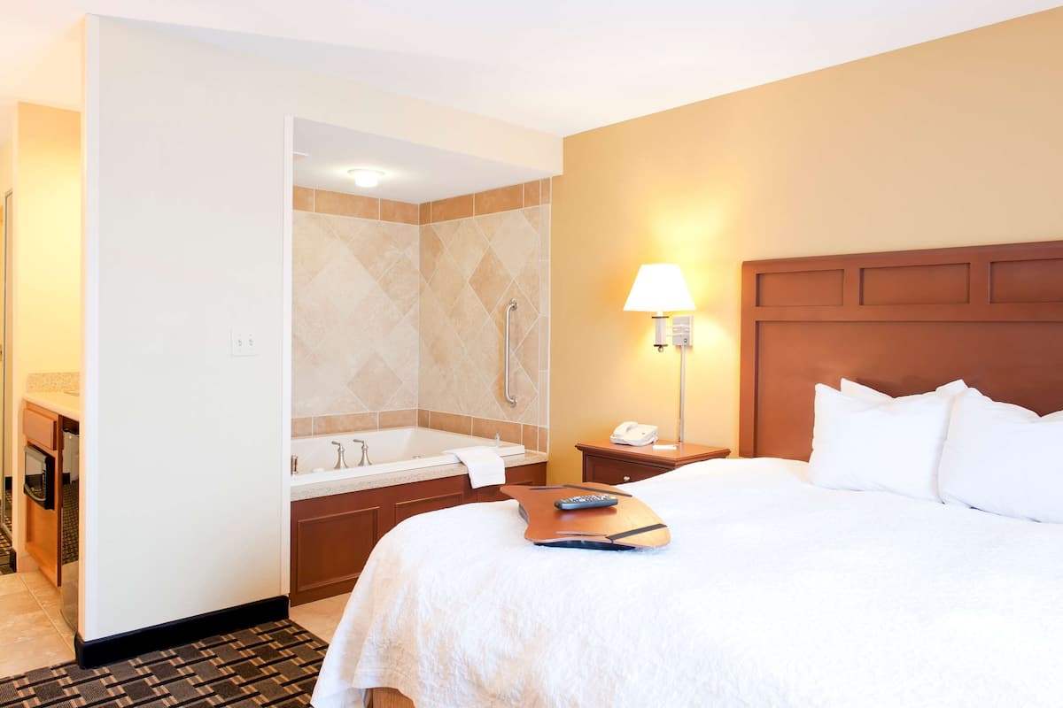 one king bed, non-smoking, with jetted tub | pillow-top beds, in-room safe, blackout curtains, iron/ironing board