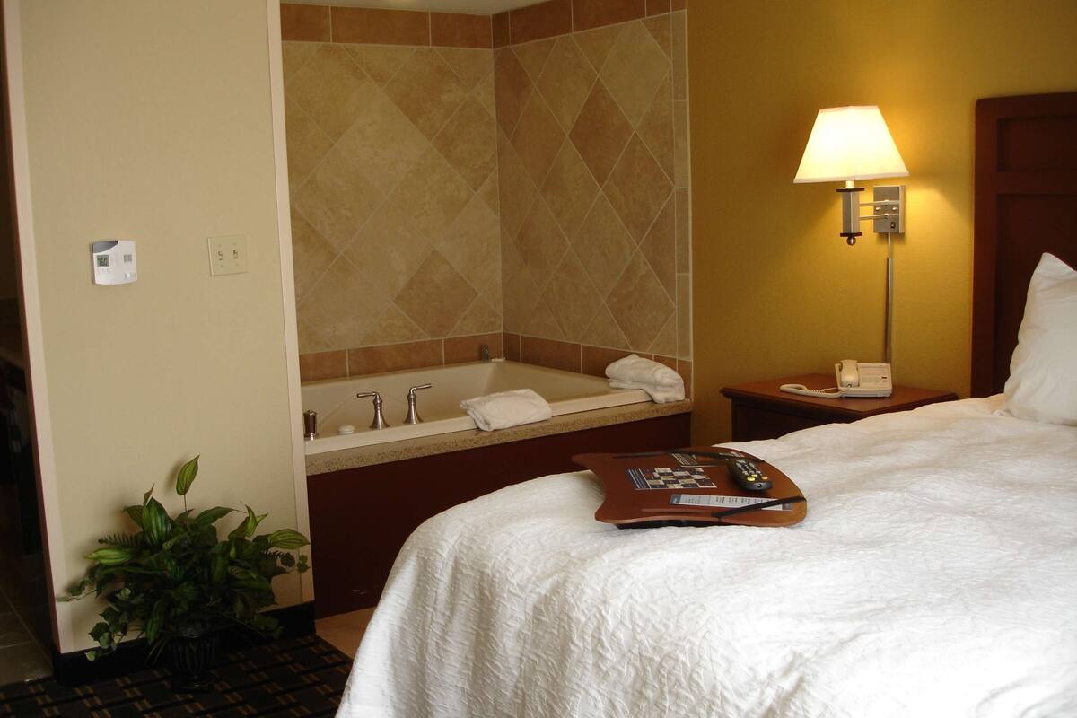one king bed, non-smoking, with jetted tub | bathroom | designer toiletries, hair dryer, towels