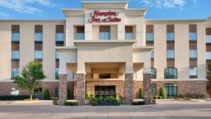 A Hampton Inn & Suites hotel with a stone facade, multiple windows, and a clear sky. - Hampton Inn & Suites Ft. Worth-Burleson (Burleson)