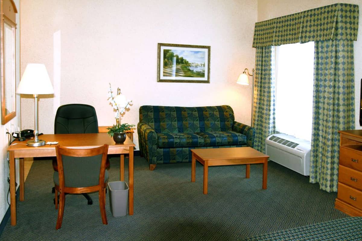 King, Studio, 1 King Bed with Sofa bed | Living area