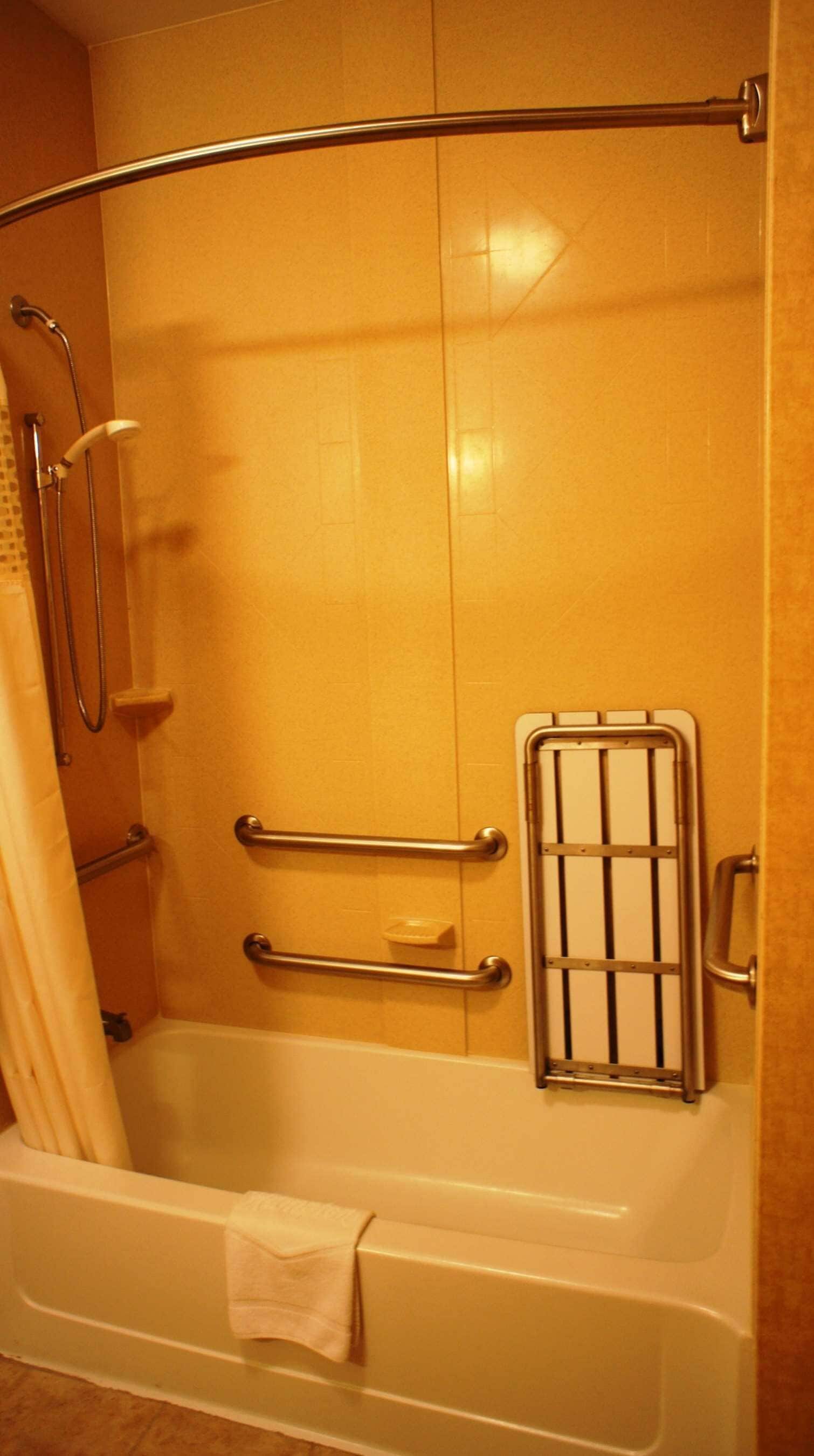 room, 1 king bed, accessible, non smoking | bathroom | shower, hair dryer, towels